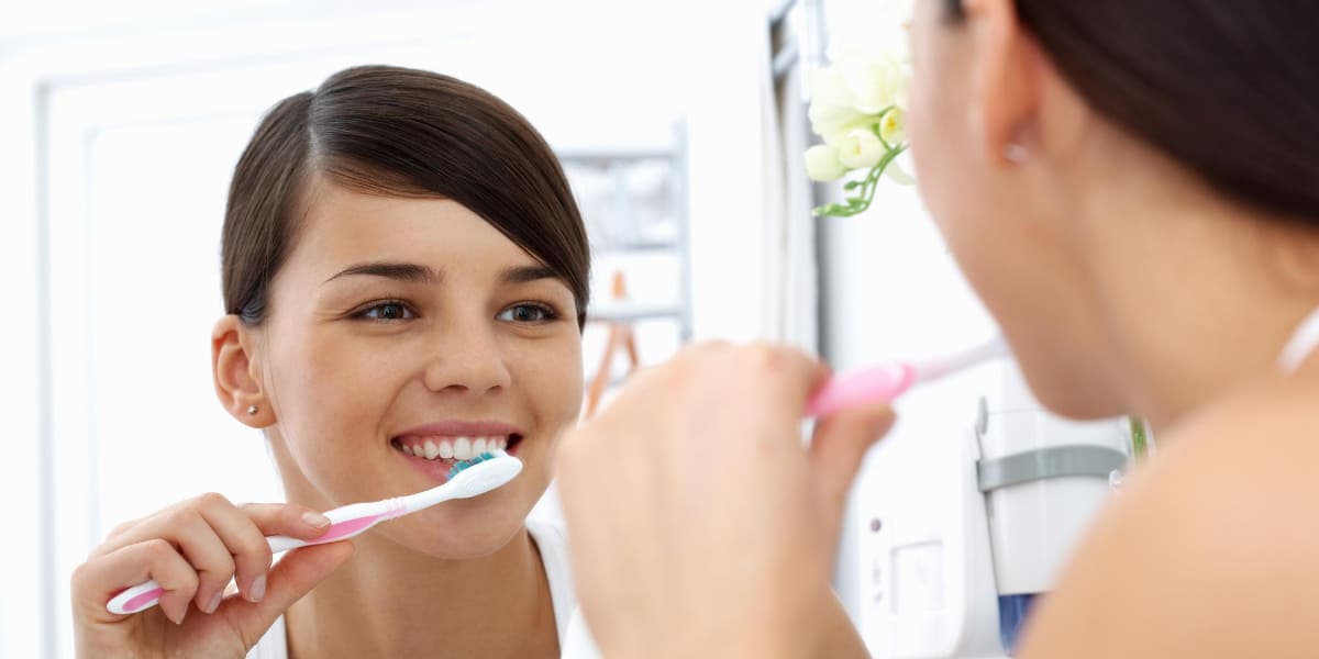 cepillar los dientes y higiene bucal